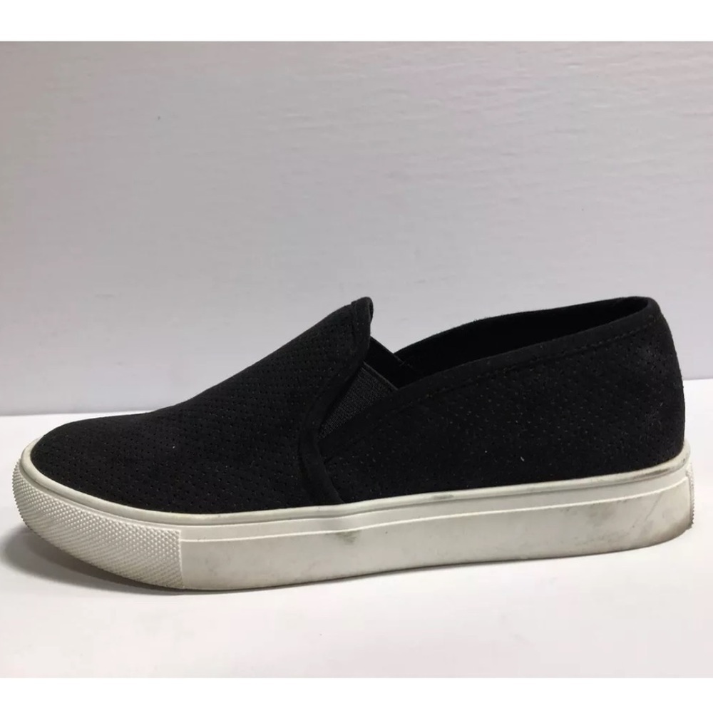 Steve Madden Women’s Zarayy Black Slip-On Shoes, Size 7 M.